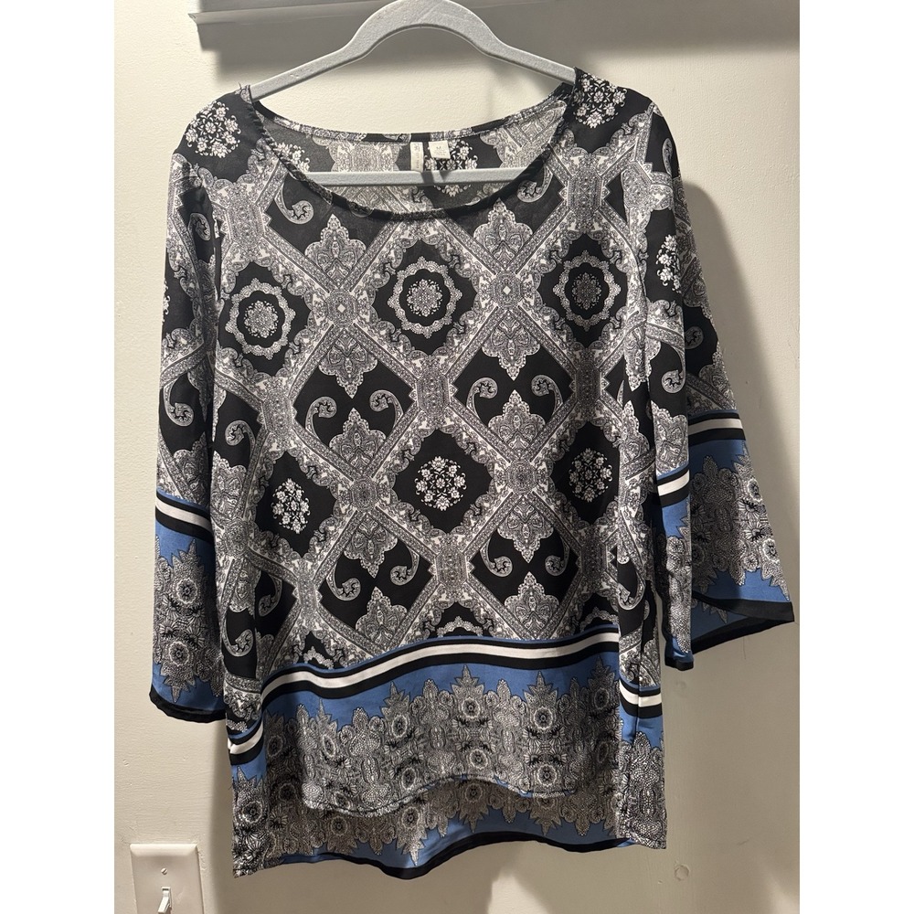 Established 1946 blouse top size Medium 3/4 sleeve black white pattern polyester